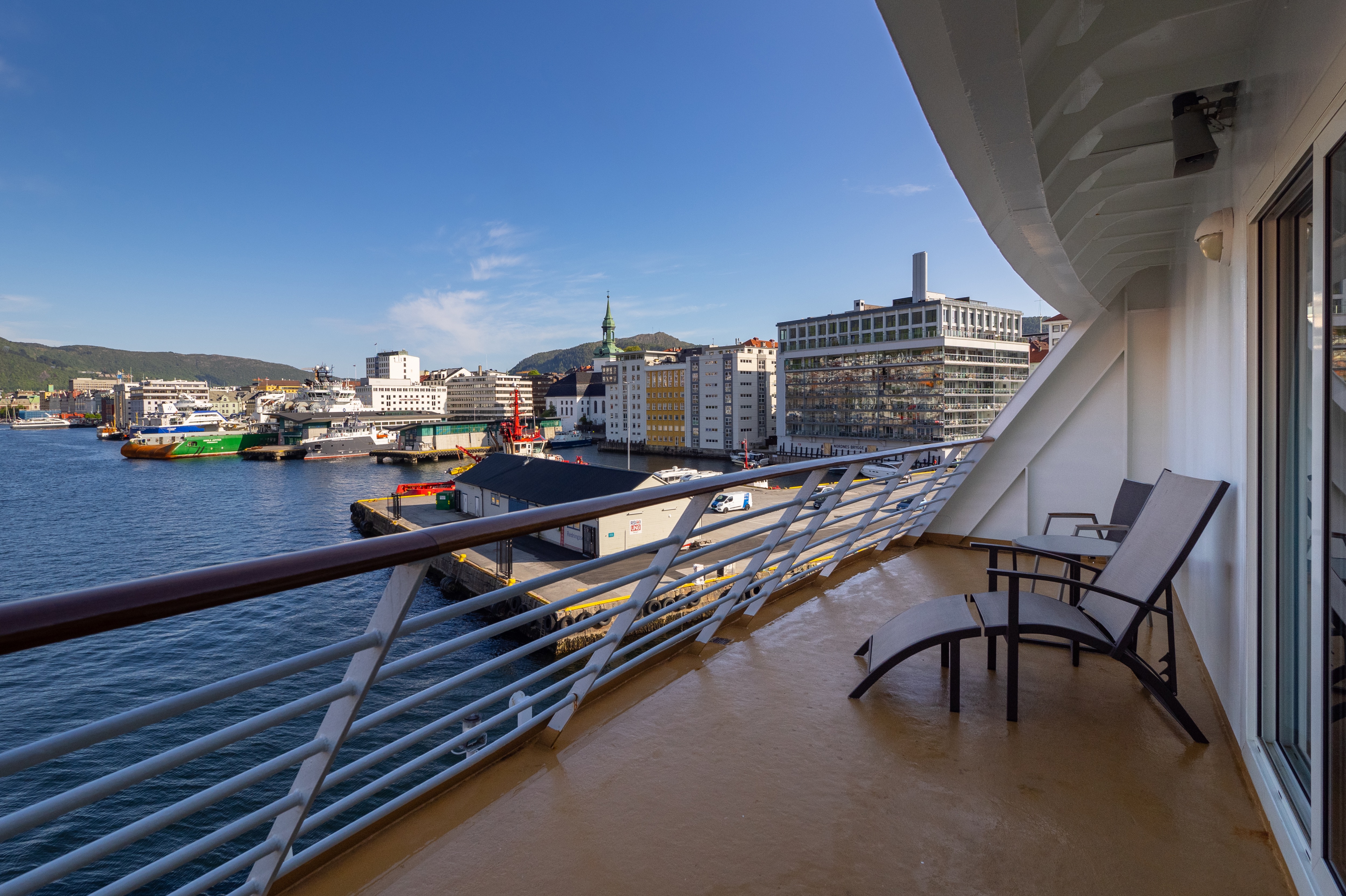 Expedition Suite | Suite on middle deck with balcony